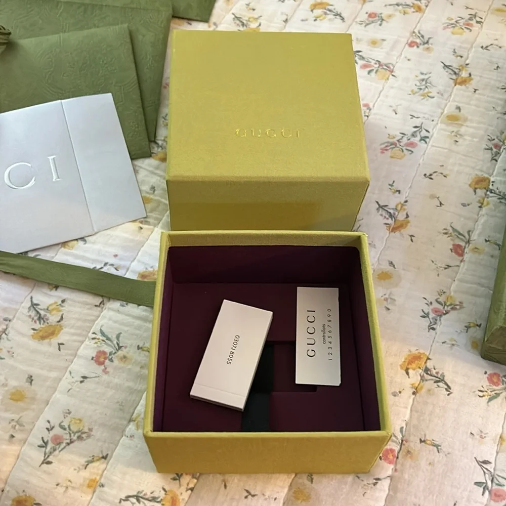 Boxes, ribbons, envelopes, paperwork - Picture 4 of 5